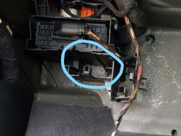 bracket behind glovebox.jpg