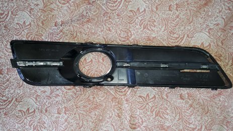 8P lower foglight grill back