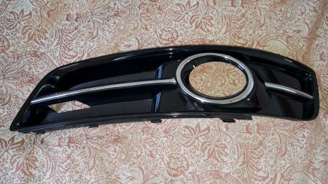 8P lower foglight grill