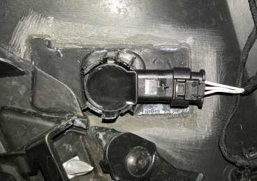 Sensor in position