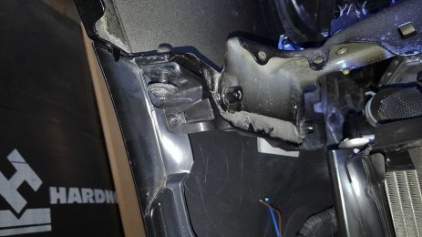 Front wing edge bolt 1