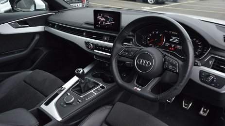 1. Audi A4 Avant 35 TFSI S Line Dealer Pictures (16).jpg